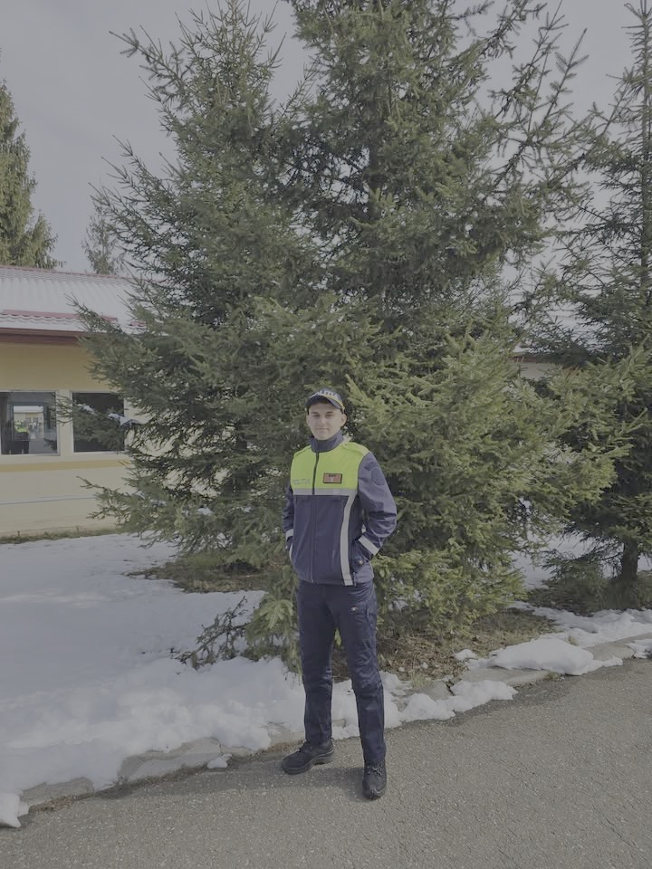 Tânărul din Cătunele își îndeplinește visurile și inspiră comunitatea