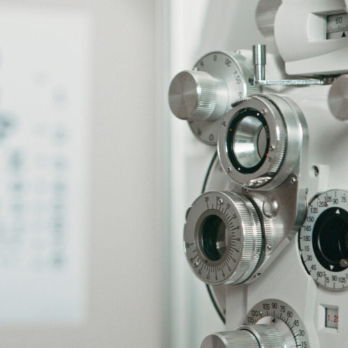 Nu sunt doar ecranele tale: De ce atât de mulți oameni au nevoie brusc de ochelari