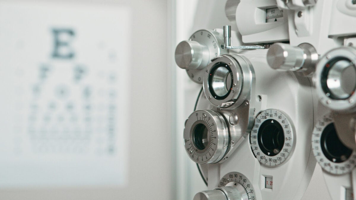 De ce atât de multe persoane au nevoie brusc de ochelari