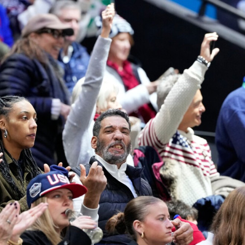 Familia starului de hochei Laila Edwards încurajează la debutul olimpic, mulțumită fraților Kelce și unui GoFundMe