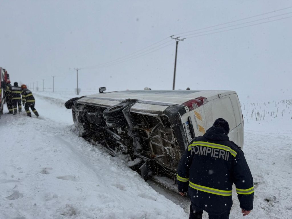 Accident pe DN5: Microbuz cu 16 pasageri răsturnat în Giurgiu