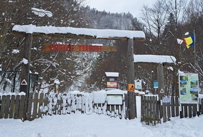 Accesul interzis pe traseul turistic Cheile Tișiței din cauza avalanșelor