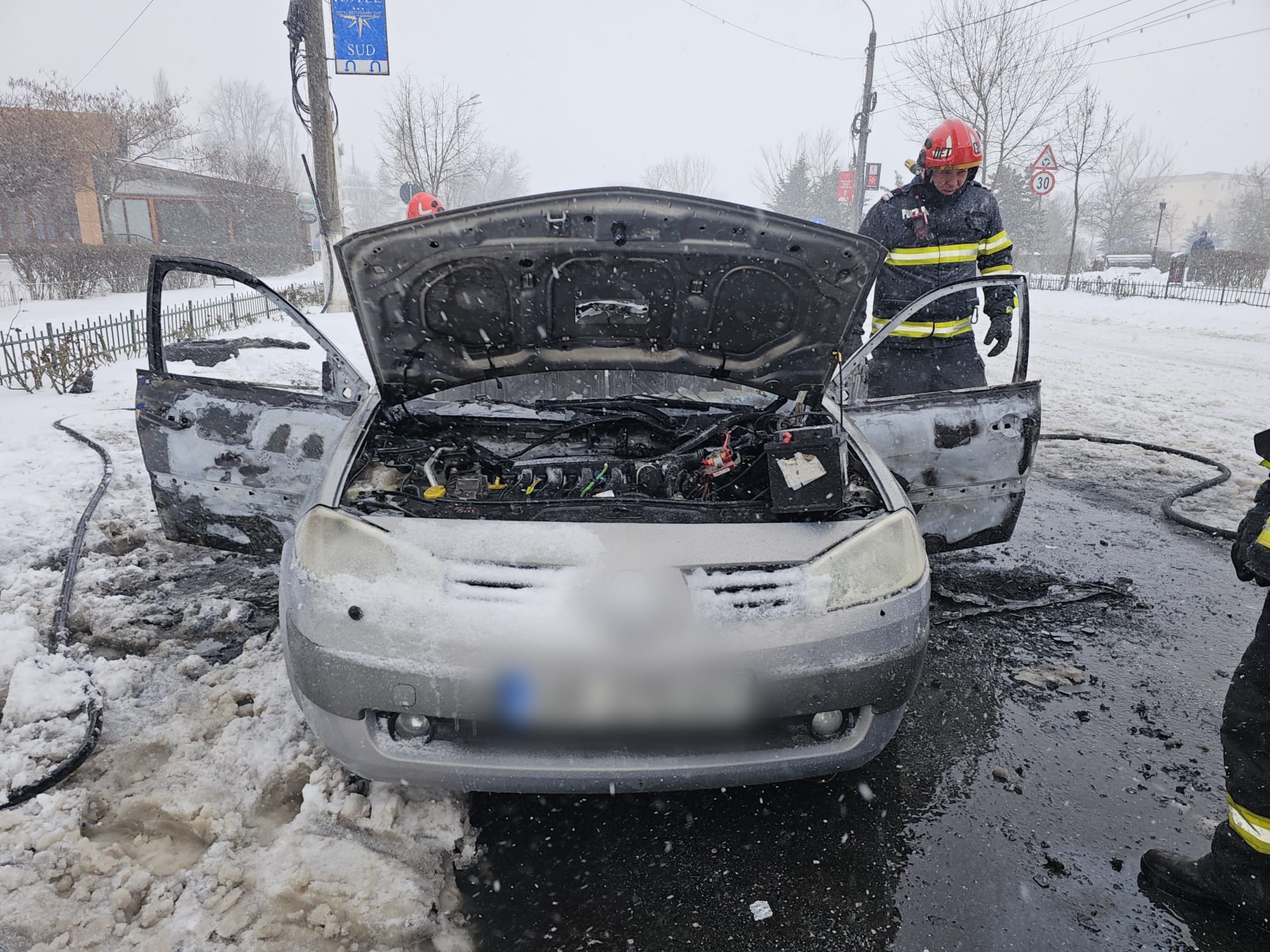 Incendiu la un autoturism pe șoseaua București din Giurgiu