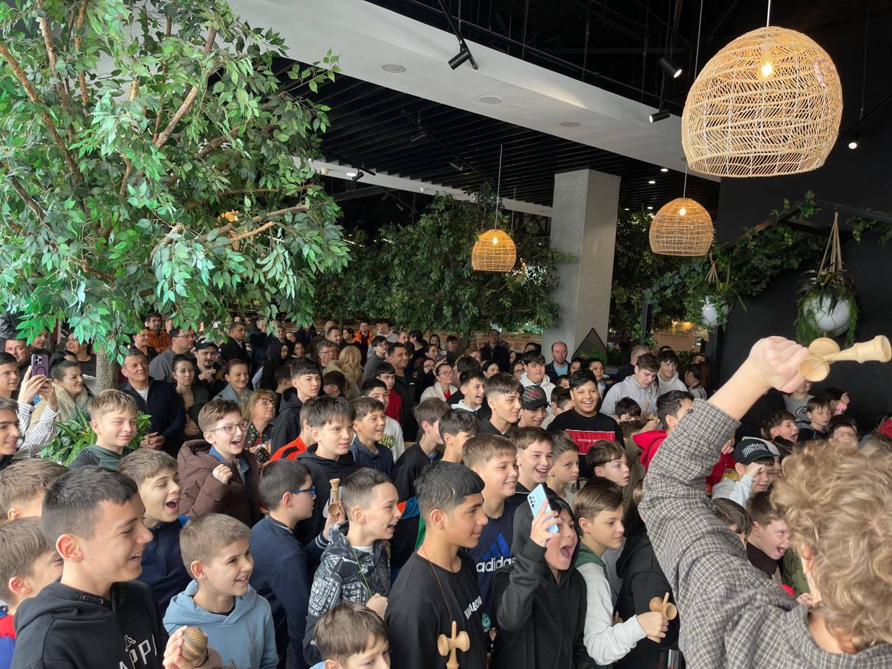 Competiția Kendama Championship atrage mulți tineri la Dâmbovița Mall