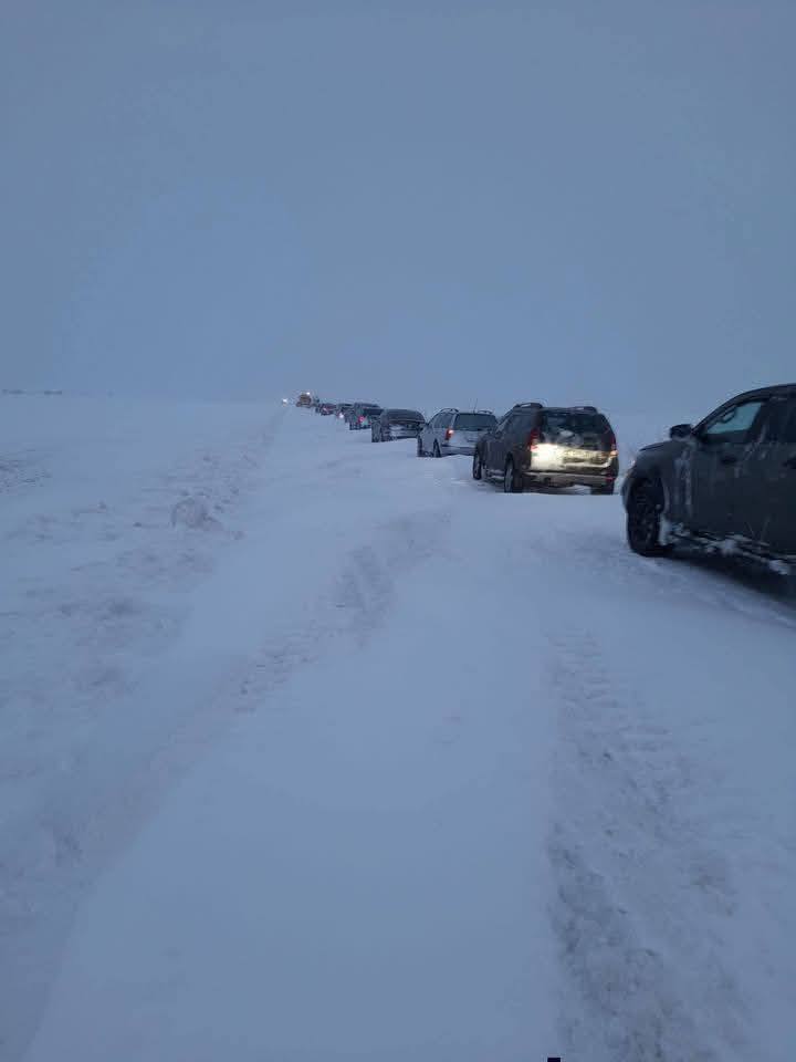 Continuă intervențiile după ninsorile abundente în Dâmbovița