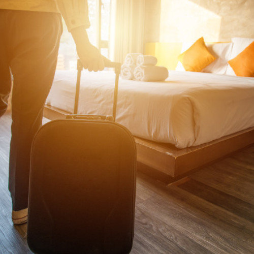 Tânăr spaniol reușește să se cazeze la hotel de lux cu un cent