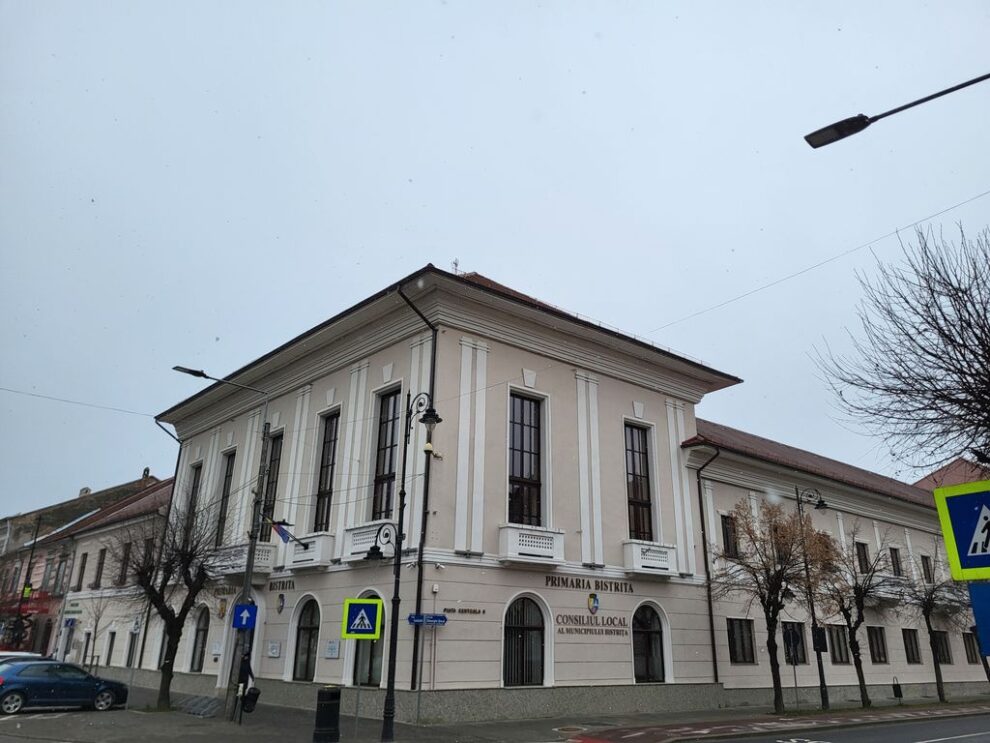 Primarul Bistriței detaliază restructurarea angajaților și economiile la buget
