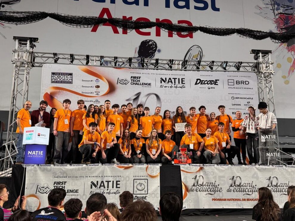 ”Bolts and Gears” câștigă premiul Inspire la FIRST Tech Challenge