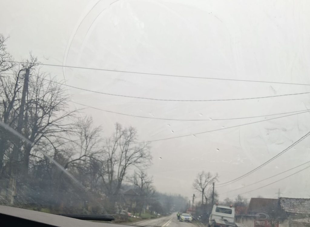 Accident rutier pe DN 67 la Roșiuța, două persoane rănite