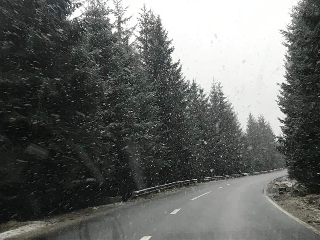 Avertizări Cod Galben pentru ploi și viscol în Alba și alte județe