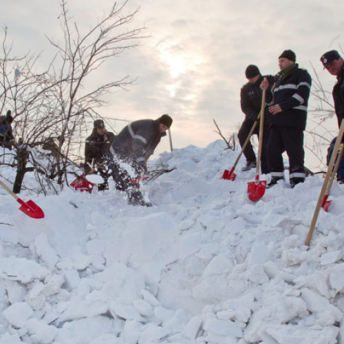 Pagube de sute de mii de euro în Buzău după viscol și ninsori abundente