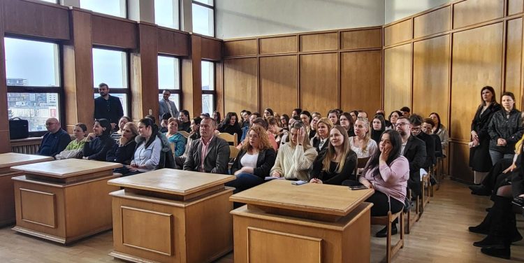 Eveniment dedicat lui Brâncuși la Tribunalul Maramureș și Universitatea Vasile Goldiș