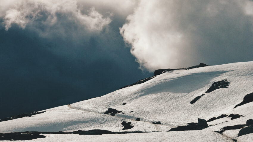 Atenționare meteorologică: risc mare de avalanșe în Carpații Meridionali