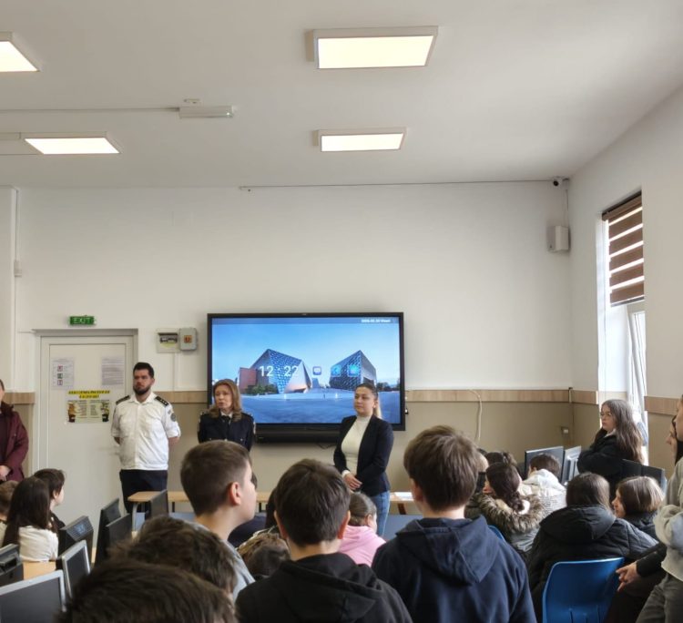 Polițiștii din Maramureș organizează activități preventive la școală