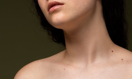 Ce tulburare pot indica „pielea cu etichete”? Explicații de la un neurochirurg cu peste 33 de ani de experiență