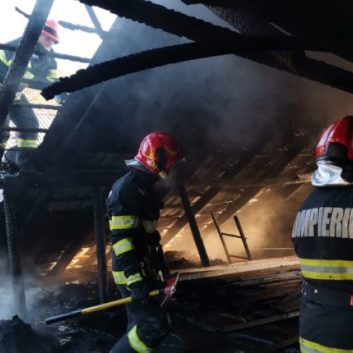 Incendiu la Câmpineanca: Bărbat carbonizat într-una din casele arse