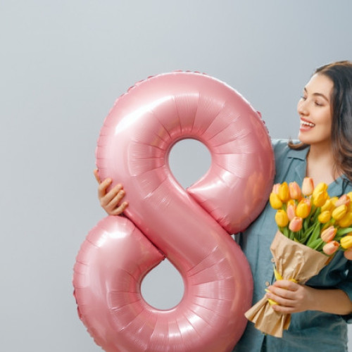 Ziua internațională a femeii 2024: Cele mai bune urări pentru mame, partenere și colege!