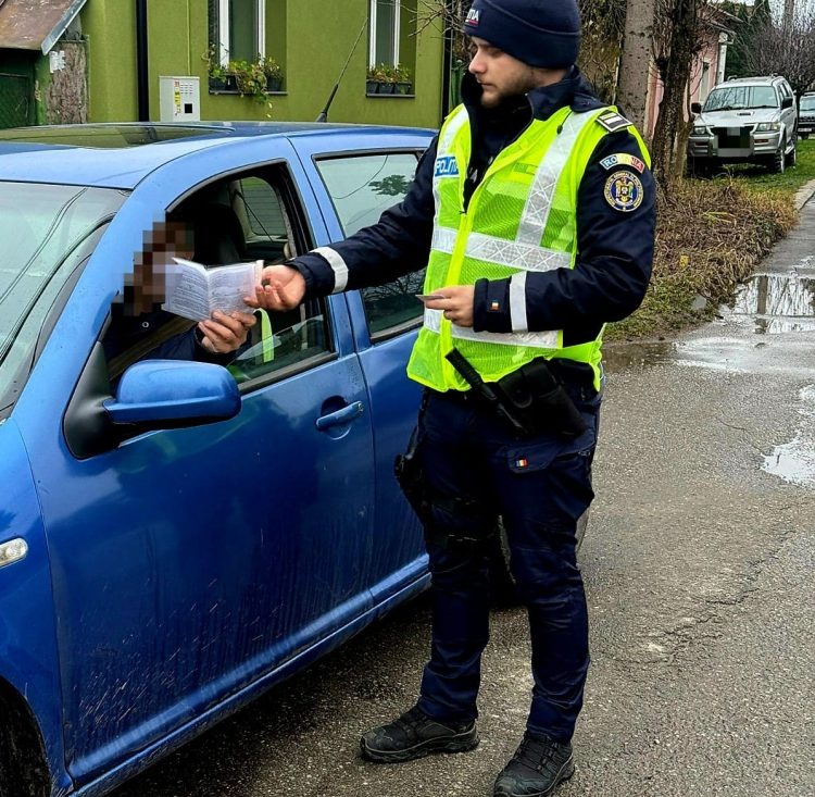 Poliția oprește un tânăr fără permis în Văleni
