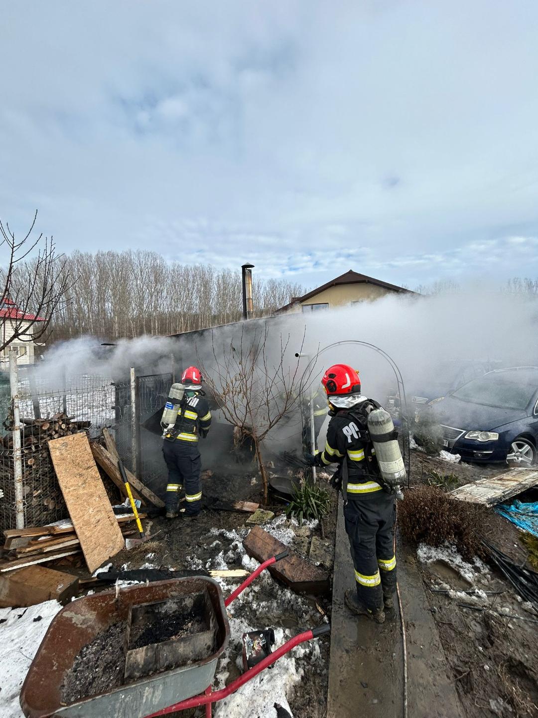 Incendiu devastator la o magazie din Trestiana, comuna Grivița