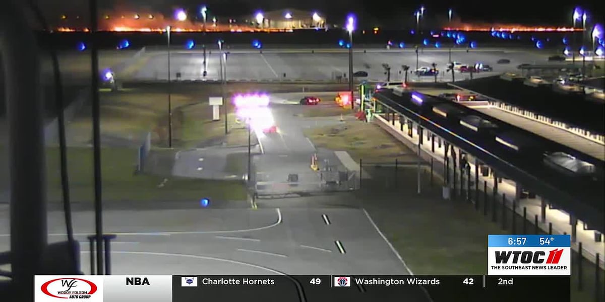 Pompierii stăpânesc un incendiu de iarbă la Aeroportul Savannah Hilton Head