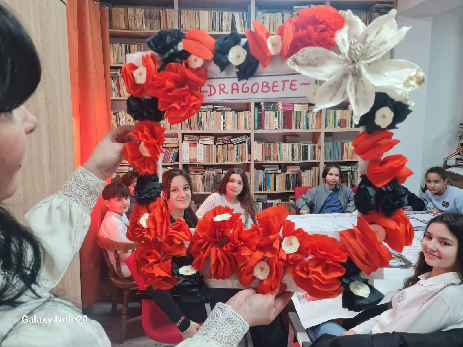 Elevii de la Colegiul Național „Tudor Vladimirescu” celebrează Dragobetele prin artă