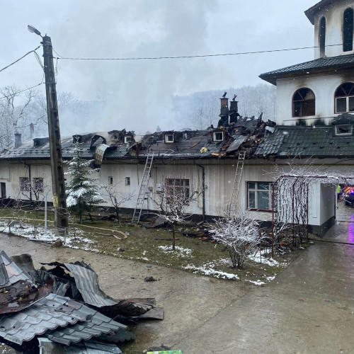 Cetățenii din Turceni se mobilizează pentru ajutorul Mănăstirii Strâmba Jiu