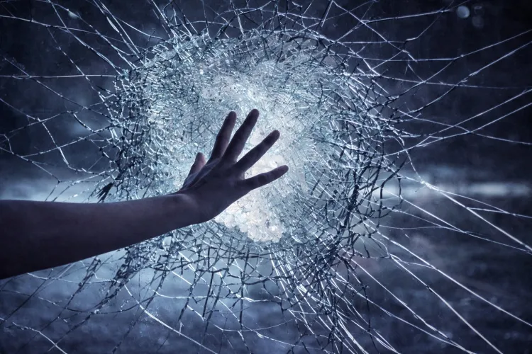 Alin Tișe dezvăluie adevăruri despre politicieni în textul „Țara Preacinstitilor”