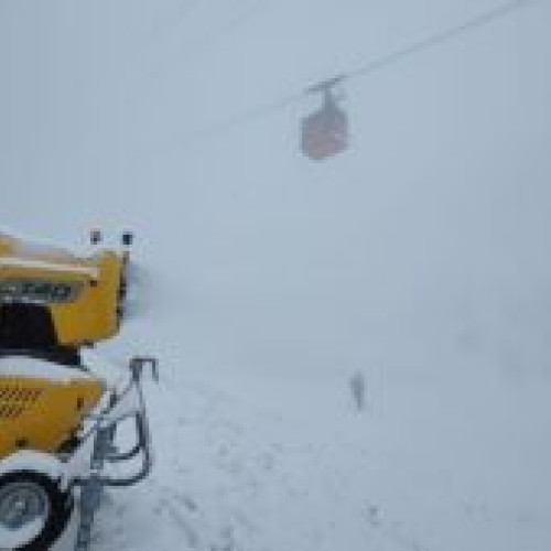 Zăpadă artificială în Masivul Postăvarul - Ninsorile recente permit deschiderea completă a pârtiilor, cu condiții excelente în zona superioară!