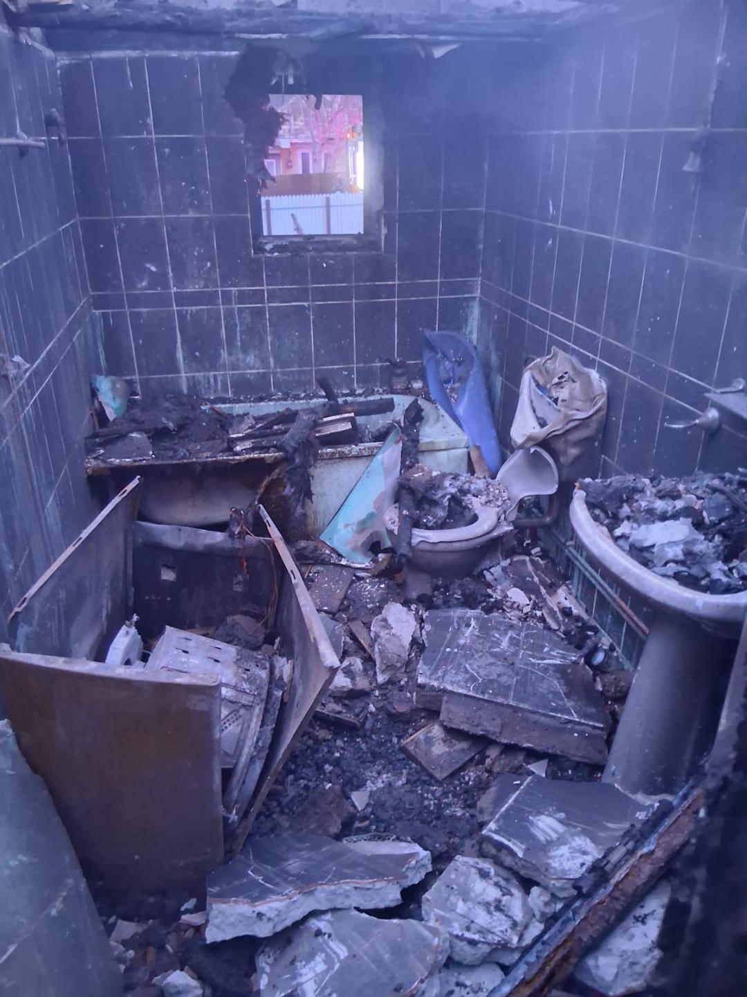 Incendiu stins rapid de pompieri la o locuință din Valea Mare