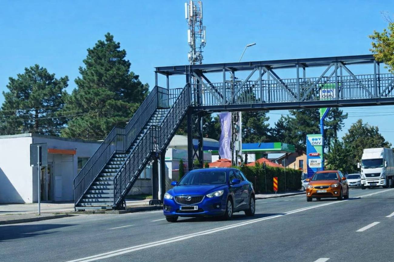 Apel la siguranță: folosiți pasarela pietonală de pe Calea București