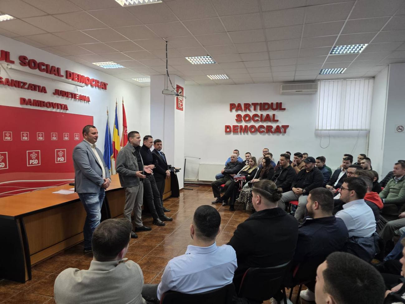 Corneliu Ștefan discuta cu tinerii social-democrați despre viitorul organizației PSD Dâmbovița