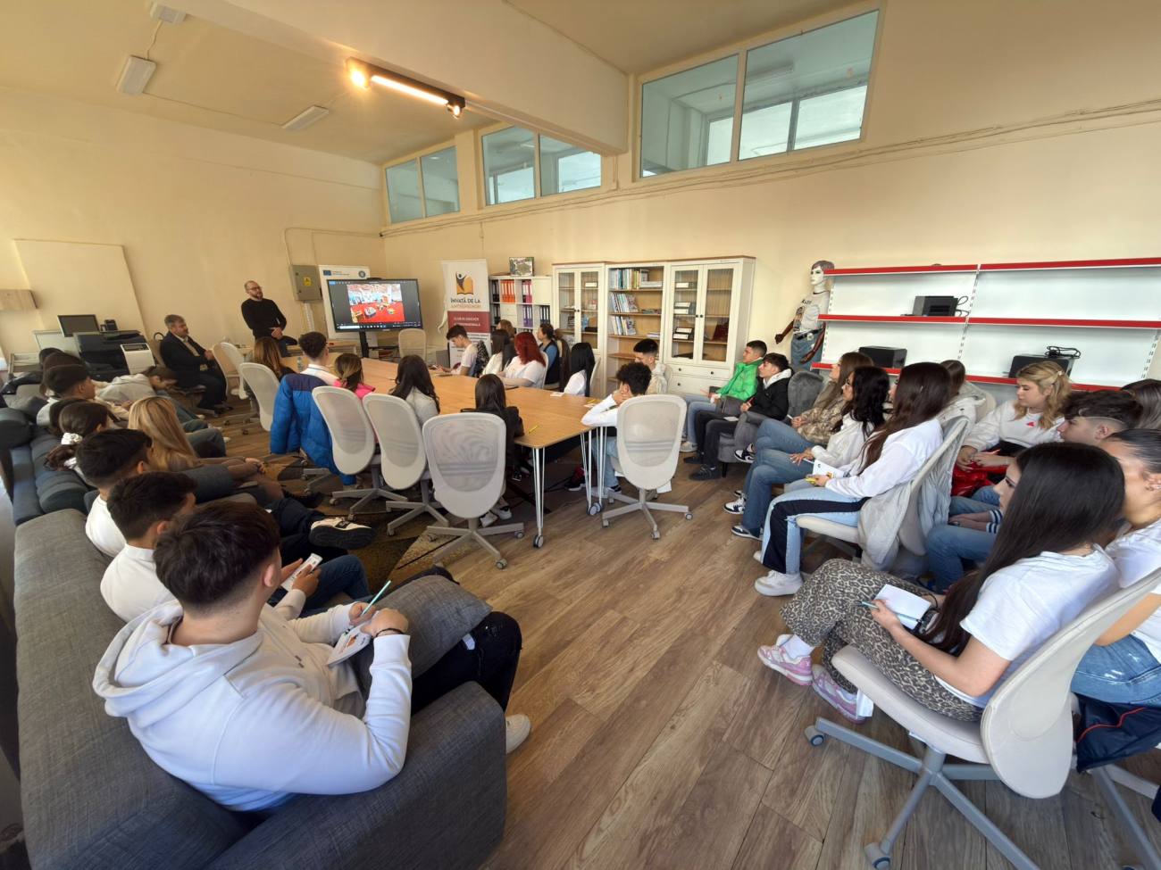 Antreprenorul Andrei Picioruș, invitat la Liceul „Aurel Rainu” din Fieni