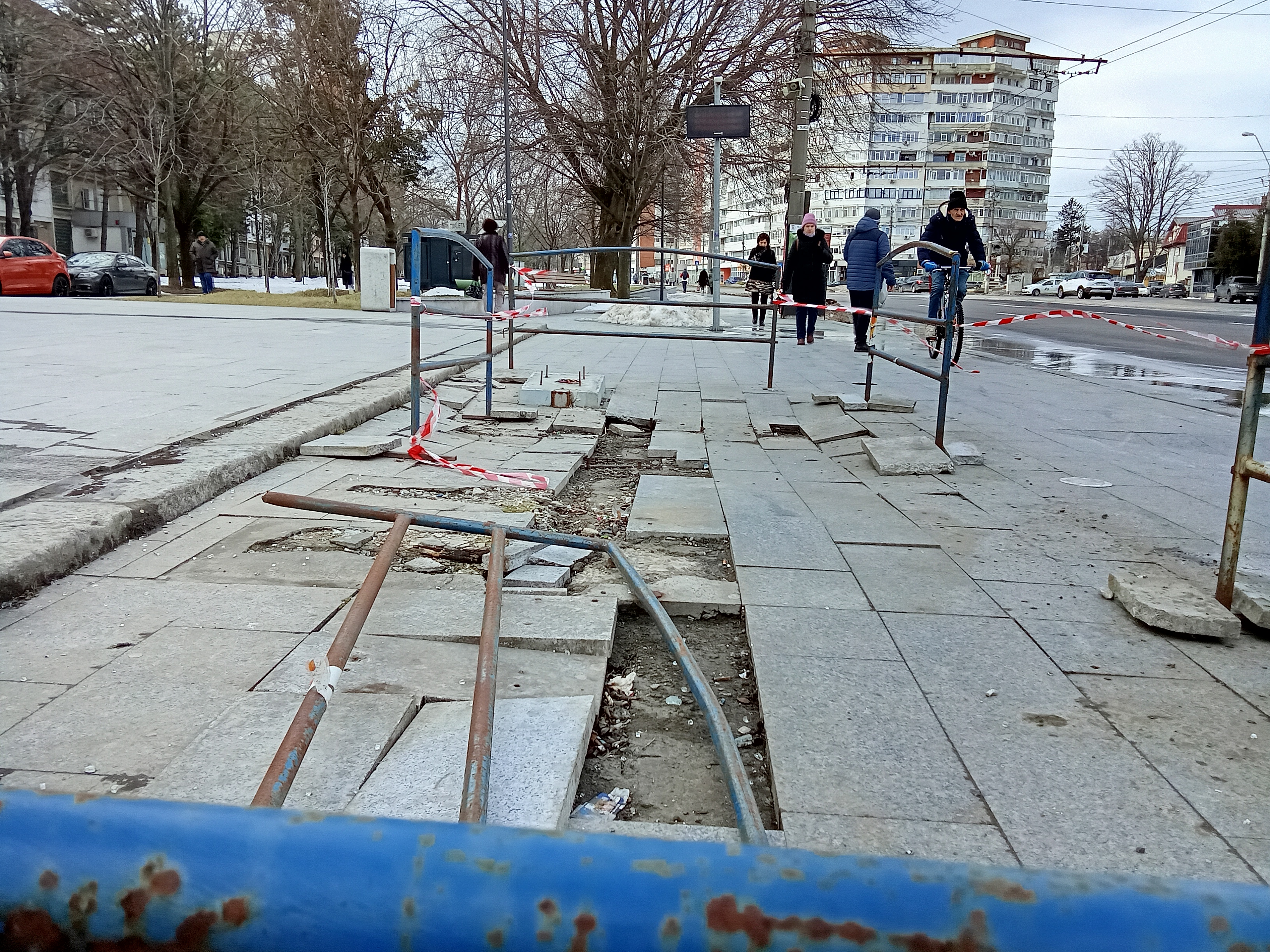 Problemele de tasare afectează stația de transport public de la Potcoava de Aur