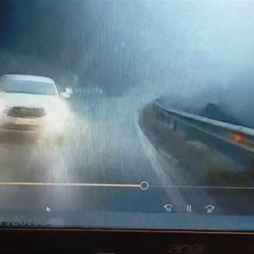 Bărbat din Caraș-Severin reținut după ce a lovit mașina fostei partenere