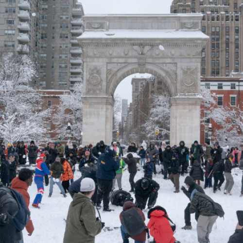 Bătaie cu bulgări de zăpadă în New York provoacă dispute între primar și poliție