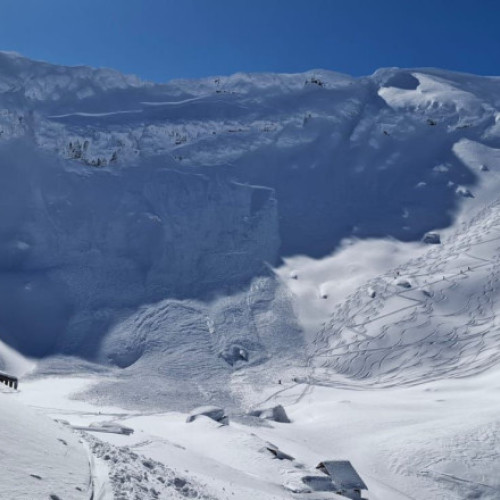 Avalanșă de mari dimensiuni în zona Bâlea Lac, riscuri semnificative pentru turiști