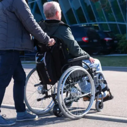 Unul din 22 de clujeni are grad de handicap, arată DGASPC