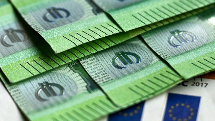 Specialiștii financiari devin mai optimiști în 2026