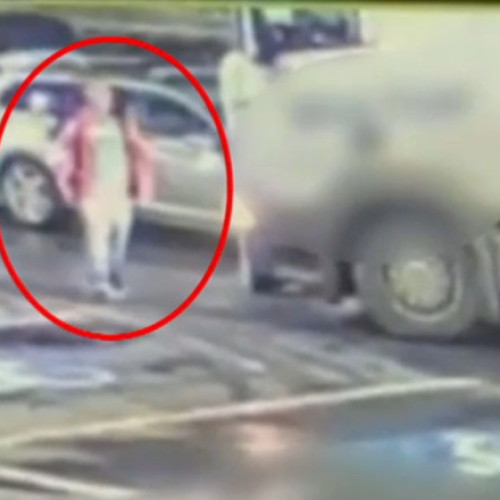 Conflict în parcarea unui complex comercial din Sectorul 6, amenințări cu arma