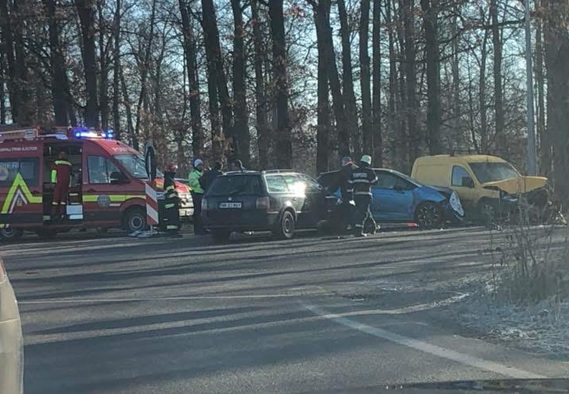 Accident rutier grav în Hideaga: două autoturisme și o autoutilitară implicate