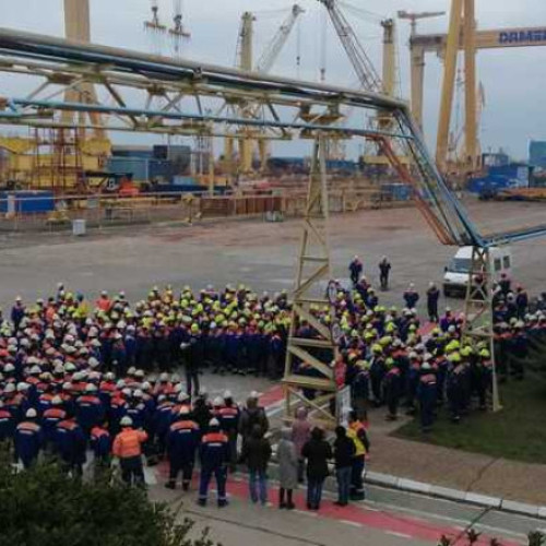 Sute de angajați de la Șantierul Naval Mangalia protestează pentru salarii restante