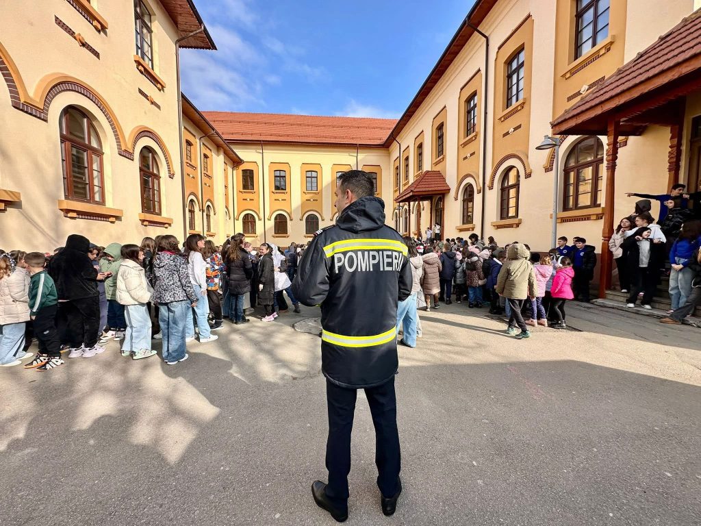 Inspectoratul pentru Situații de Urgență Gorj informează elevii despre gestionarea urgențelor