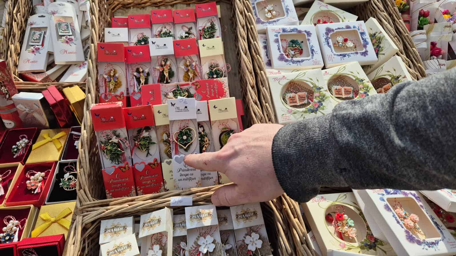 Atenție la mărțișoarele tip bijuterii: Risc chimic în Europa