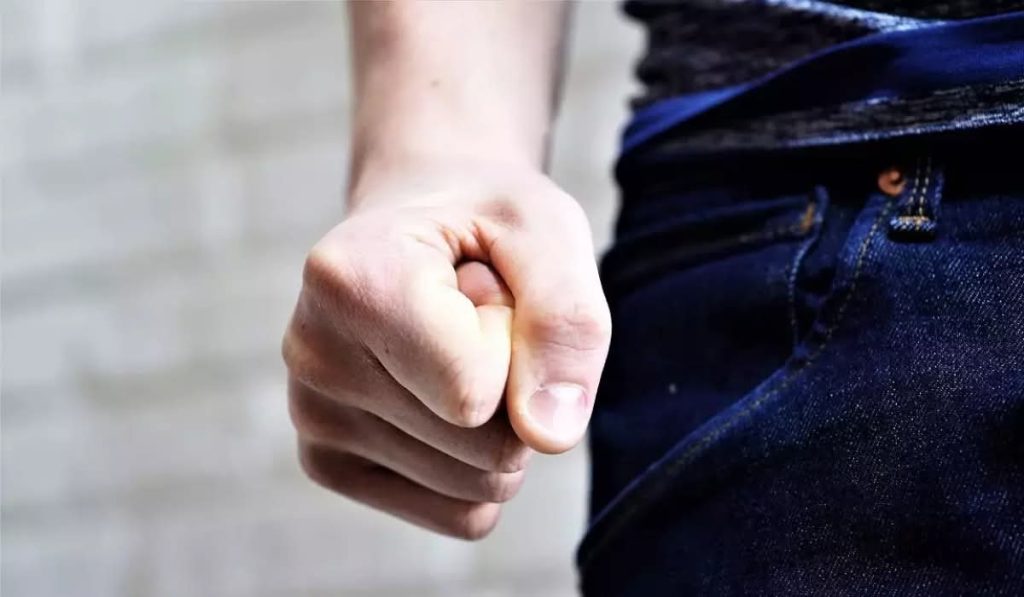 Nouă lege oferă măsuri suplimentare pentru agresori în cazurile de violență domestică