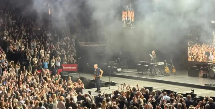 Bryan Adams revine în România cu un concert spectaculos la Cluj