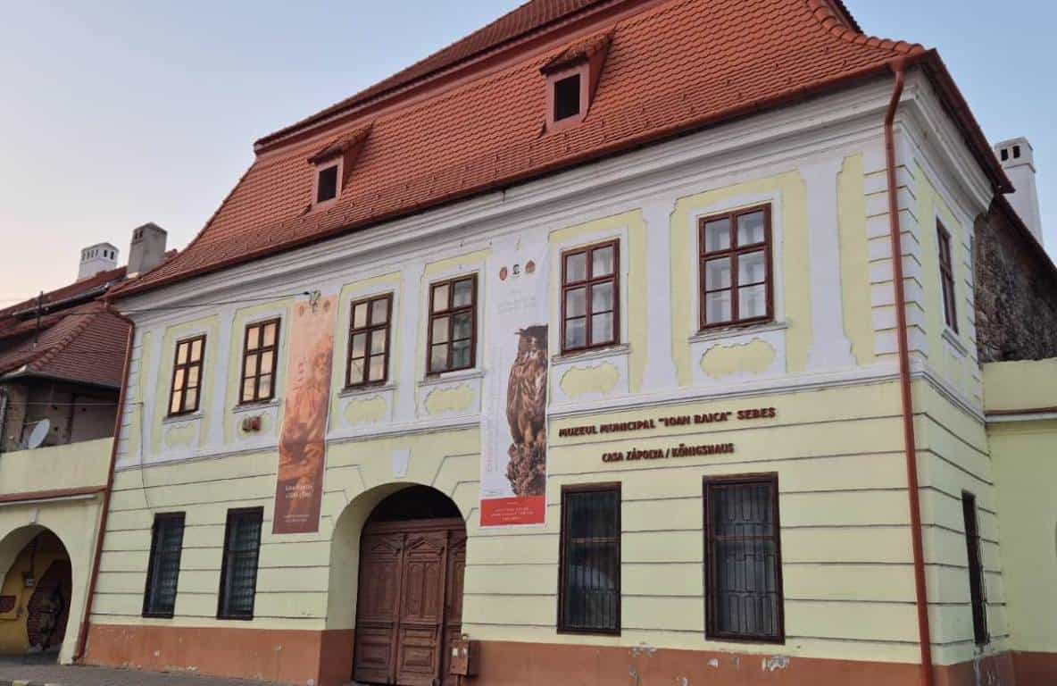 Pictura „Bătrân Stând” expusă la Muzeul Municipal „Ioan Raica” din Sebeş