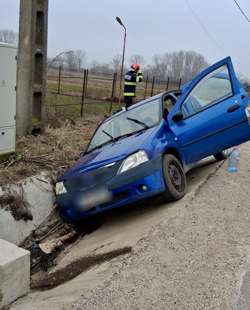 Accident rutier în comuna Recea, o femeie a fost salvată de pompieri