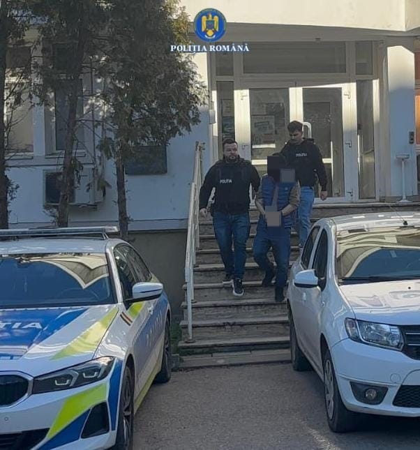Bărbat din Sibiu reținut pentru distrugerea sediului PNL Hunedoara