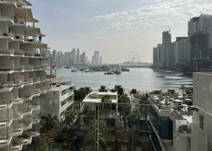 Operațiunile SUA și Israel în Iran blochează turiștii români în zonă de conflict