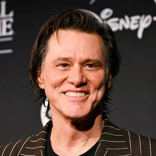 Jim Carrey a devenit viral pentru aspectul său complet necunoscut la cea de-a 51-a ediție a Premiilor César